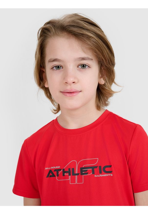 4f - 4F T-shirt sportowy szybkoschnący chłopięcy - czerwony 122/128 (6-8 lat). Kolor: czerwony. Materiał: dzianina, elastan, włókno, syntetyk, materiał. Wzór: gładki, jednolity, napisy, nadruk, ze splotem. Sezon: lato. Sport: fitness
