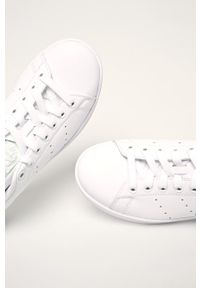 adidas Originals - Buty skórzane Stan Smith. Nosek buta: okrągły. Zapięcie: sznurówki. Kolor: biały. Materiał: skóra. Szerokość cholewki: normalna. Obcas: na obcasie. Model: Adidas Stan Smith. Wysokość obcasa: niski #5