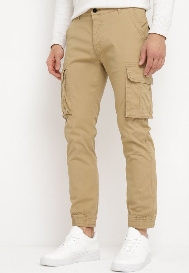 Born2be - Beżowe Spodnie Bojówki z Szerokimi Kieszeniami Cargo Tennarim. Kolor: beżowy