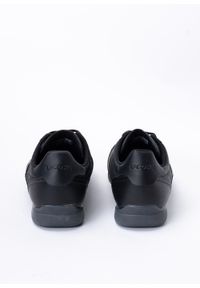 Sneakersy męskie czarne Lacoste Angular 222. Okazja: na co dzień, do pracy, na spacer. Kolor: czarny. Sport: turystyka piesza