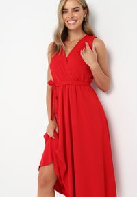 Born2be - Bordowa Sukienka Iolaera. Kolor: czerwony. Materiał: materiał, tkanina. Długość rękawa: na ramiączkach. Wzór: ażurowy, aplikacja, gładki. Sezon: lato. Typ sukienki: kopertowe. Długość: midi #3