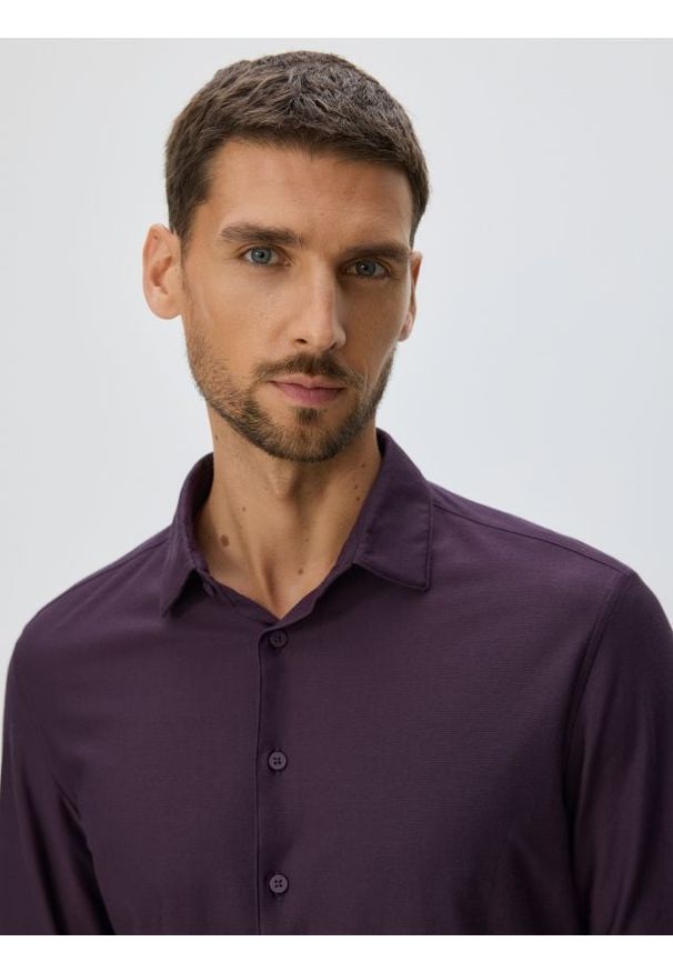 Reserved - Koszula slim fit z bawełną - fioletowy. Kolor: fioletowy. Materiał: bawełna