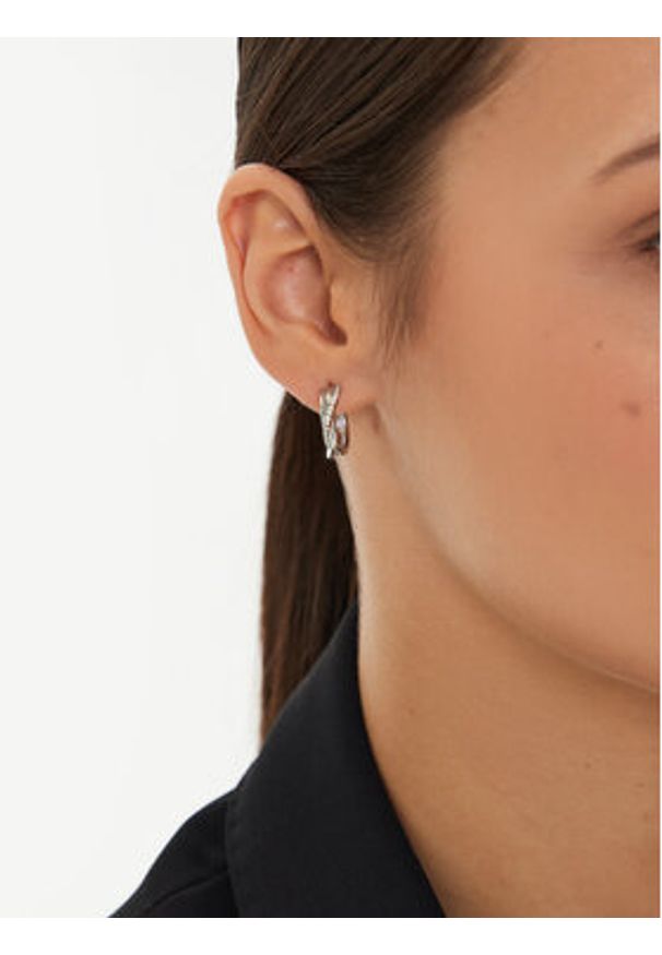 Calvin Klein Kolczyki 35000578 Srebrny. Materiał: metalowe. Kolor: srebrny