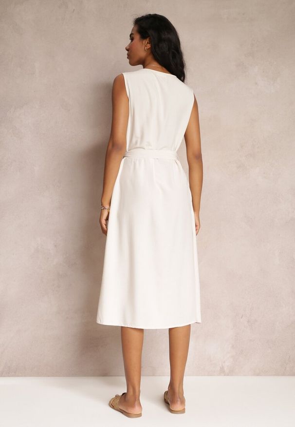 Renee - Beżowa Trapezowa Sukienka Midi bez Rękawów z Wiązanym Paskiem Ajana. Kolor: beżowy. Materiał: materiał. Długość rękawa: bez rękawów. Typ sukienki: trapezowe. Długość: midi