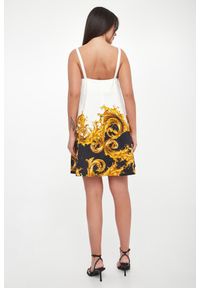 Versace Jeans Couture - Sukienka jeansowa z nadrukiem VERSACE JEANS COUTURE. Wzór: nadruk #2