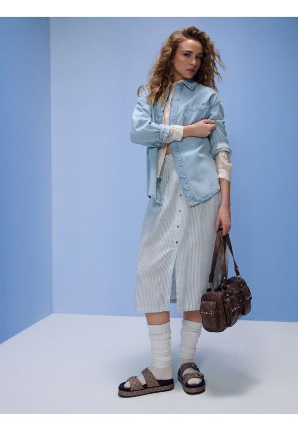 Sinsay - Koszula jeansowa oversize - niebieski. Kolor: niebieski. Materiał: jeans