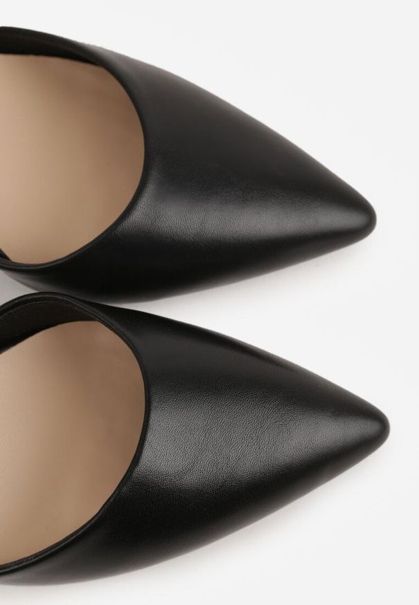 Born2be - Czarne Klasyczne Czółenka na Słupku z Noskiem w Szpic i Paskiem Tenoris. Okazja: na co dzień, na spotkanie biznesowe, na ślub cywilny, do pracy, na wesele. Zapięcie: pasek. Kolor: czarny. Obcas: na słupku. Styl: klasyczny. Wysokość obcasa: średni