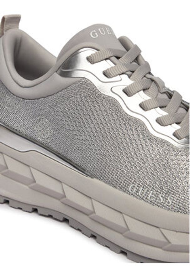Guess Sneakersy FLPRN3 FAB12 Srebrny. Kolor: srebrny. Materiał: materiał