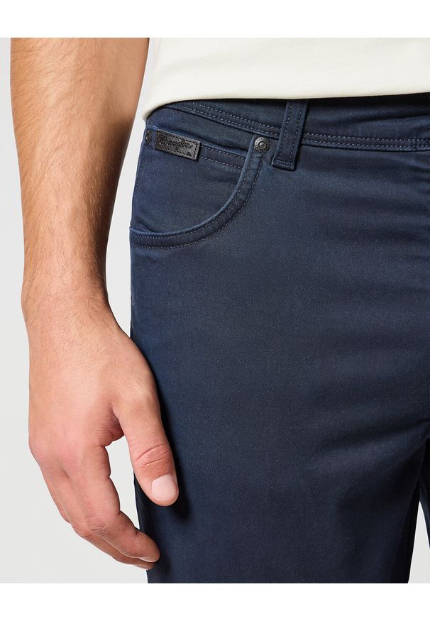 Wrangler - WRANGLER MĘSKIE SPODNIE JEANSOWE TEXAS SLIM DARK NAVY 112358037 W12S012239