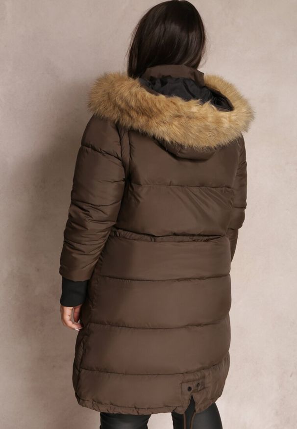 Renee - Brązowa Kurtka Pikowana z Futerkiem Damene. Okazja: na co dzień. Kolekcja: plus size. Kolor: brązowy. Materiał: futro. Sezon: jesień, zima. Styl: klasyczny, elegancki, casual