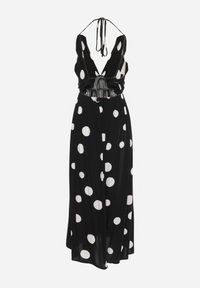 Born2be - Czarna Rozkloszowana Sukienka z Wiskozy Wiązana na Szyi i Plecach z Gumką w Pasie Jessmarie. Okazja: na co dzień. Kolor: czarny. Materiał: wiskoza. Styl: casual #5