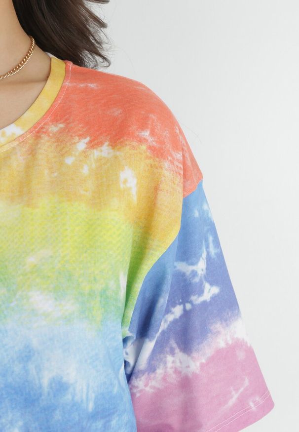 Born2be - Niebiesko-Różowy T-shirt Tie-Dye z Krótkim Rękawem i Okrągłym Dekoltem Hyatia. Kolor: niebieski. Długość rękawa: krótki rękaw. Długość: krótkie. Sezon: lato, wiosna