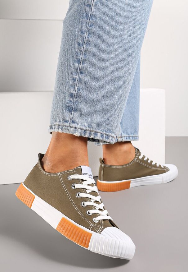 Born2be - Zielone Trampki Castite. Wysokość cholewki: przed kostkę. Nosek buta: okrągły. Kolor: zielony. Materiał: guma, materiał. Szerokość cholewki: normalna. Wzór: aplikacja