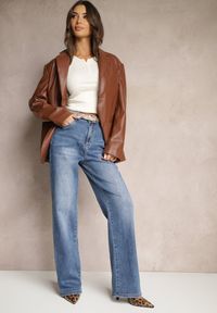 Renee - Beżowa Bluzka z Bawełny z Prążkowanego Materiału Ozdobiona Guzikami Ivelwiwi. Okazja: na co dzień. Kolor: beżowy. Materiał: bawełna, materiał, prążkowany. Długość rękawa: długi rękaw. Długość: długie. Wzór: aplikacja. Styl: casual, klasyczny #3