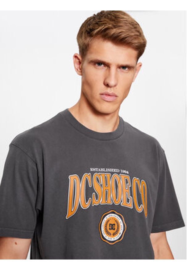 DC T-Shirt Tuition Tees ADYZT05273 Czarny Regular Fit. Kolor: czarny. Materiał: bawełna