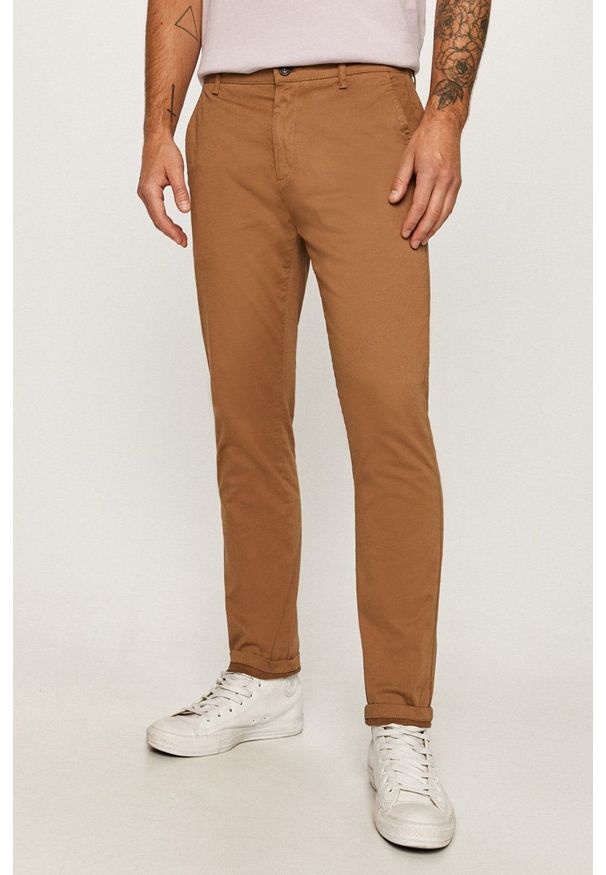 Tailored & Originals - Spodnie. Kolor: beżowy. Materiał: tkanina. Wzór: gładki