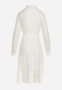 Born2be - Biała Koszulowa Rozkloszowana Sukienka Midi z Paskiem i Ozdobną Koronką oraz Guzikami Casuva. Okazja: na imprezę. Kolor: biały. Materiał: koronka. Wzór: koronka. Typ sukienki: koszulowe. Styl: klasyczny, elegancki, wizytowy. Długość: midi #3