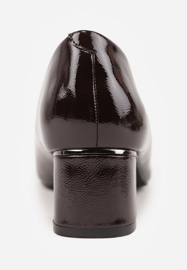 Born2be - Brązowe Czółenka na Obcasie Vices ze Skórzaną Wkładką Ozdobione Klamrą Aponelle. Zapięcie: klamry. Kolor: brązowy. Materiał: skóra. Wzór: aplikacja. Obcas: na obcasie. Wysokość obcasa: średni