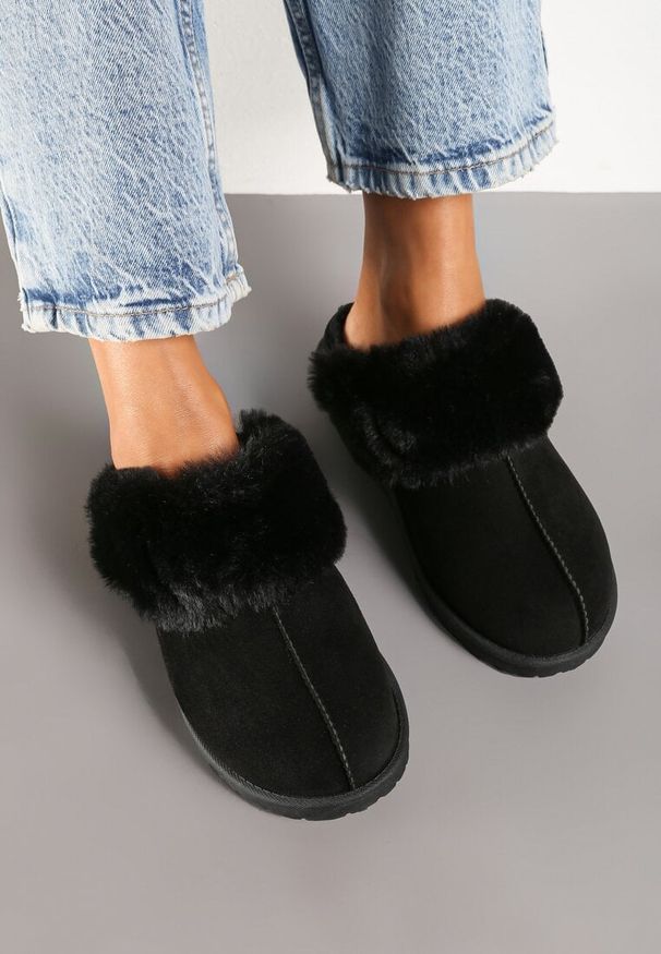 Born2be - Czarne Wsuwane Kapcie z Imitacji Zamszu z Futrem Boreti. Okazja: do domu. Zapięcie: bez zapięcia. Kolor: czarny. Materiał: futro, zamsz. Styl: elegancki