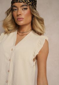 Renee - Beżowa Koszula z Ozdobnymi Falbankami Arilene. Okazja: na co dzień. Typ kołnierza: kołnierz z falbankami. Kolor: beżowy. Materiał: jeans. Styl: casual #2