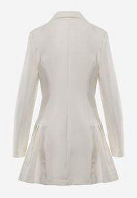 Renee - Biała Rozkloszowana Sukienka Marynarka VICES z Usztywnianymi Ramionami Ilarita. Okazja: do pracy, na spotkanie biznesowe. Kolor: biały. Styl: biznesowy #6