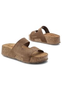 Klapki damskie Yokono, cholewka ze skóry naturalnej odkryty fason szeroki pasek stabilna platforma, brązowe, Wiwi-260 Ser Lodo. Kolor: brązowy. Materiał: skóra. Obcas: na platformie #6