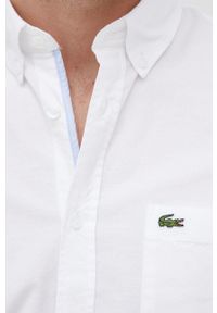 Lacoste koszula bawełniana męska kolor biały regular z kołnierzykiem button-down. Typ kołnierza: button down. Kolor: biały. Materiał: bawełna. Wzór: aplikacja #5