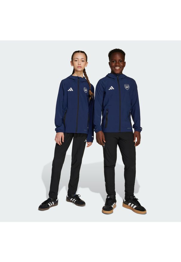 Adidas - Spodnie Arsenal Tiro 25 Competition Vis Tech Travel Kids. Kolor: czarny. Materiał: dresówka. Sport: piłka nożna