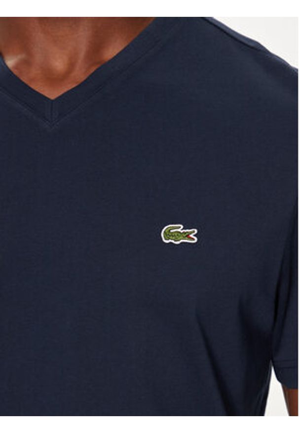 Lacoste T-Shirt TH5077 Granatowy Regular Fit. Kolor: niebieski. Materiał: bawełna