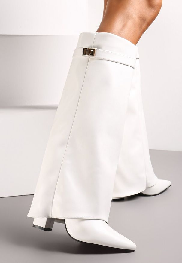 Renee - Białe Kozaki na Słupku z Wywiniętą Cholewką i Noskiem w Szpic Selvaggia. Nosek buta: szpiczasty. Zapięcie: zamek. Kolor: biały. Materiał: materiał, skóra. Szerokość cholewki: normalna. Sezon: zima. Obcas: na słupku. Wysokość obcasa: średni