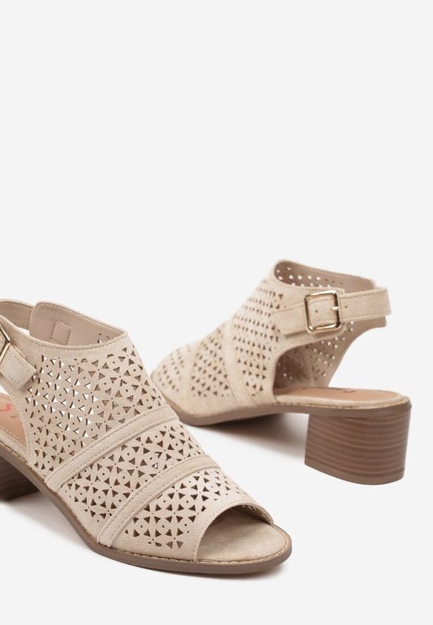 Born2be - Beżowe Sandały Botki na Słupku z Ażurową Cholewką i Noskiem Peep Toe Lanira. Okazja: na co dzień. Nosek buta: otwarty. Kolor: beżowy. Materiał: jeans. Wzór: ażurowy. Obcas: na słupku. Styl: elegancki, casual