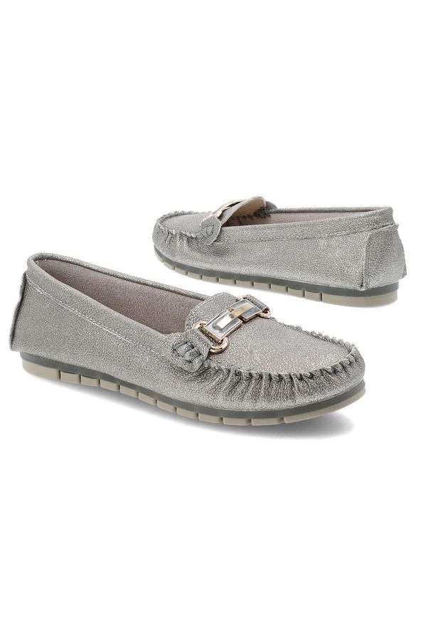 Srebrne Mokasyny S.Barski Wsuwane Obuwie Damskie. Okazja: na co dzień. Zapięcie: bez zapięcia. Kolor: srebrny. Materiał: skóra. Szerokość cholewki: normalna. Styl: casual, elegancki, klasyczny