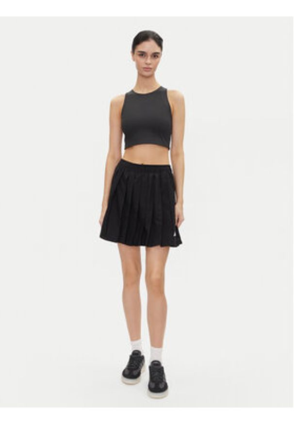 Adidas - adidas Spódnica plisowana Tiro JG4100 Czarny Loose Fit. Kolor: czarny. Materiał: syntetyk