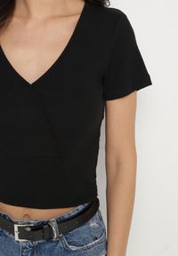 Born2be - Czarny Prążkowany T-shirt z Bawełny z Dekoltem w Serek Filunira. Okazja: na co dzień. Typ kołnierza: dekolt w serek. Kolor: czarny. Materiał: bawełna, prążkowany. Styl: elegancki, casual #7