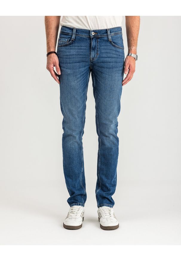 Mustang - MUSTANG OREGON SLIM MĘSKIE SPODNIE JEANSOWE JEANSY DŻINSY DENIM BLUE 1015041 5000 702. Okazja: na co dzień. Wzór: aplikacja. Sezon: zima, lato. Styl: klasyczny, casual, elegancki, sportowy