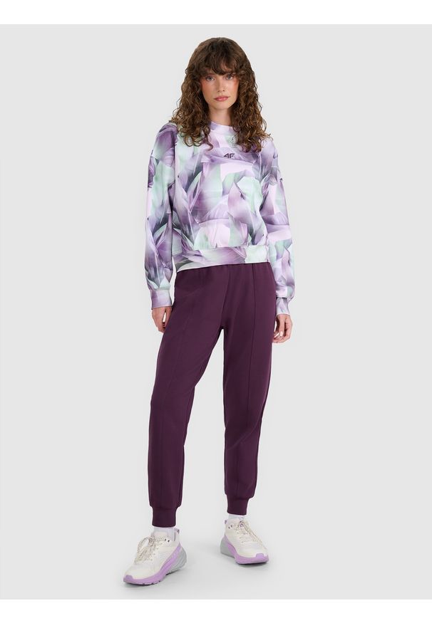 4f - 4F Bluza dresowa nierozpinana bez kaptura damska - multikolor S. Okazja: na co dzień. Typ kołnierza: bez kaptura. Kolor: wielokolorowy. Materiał: dresówka. Wzór: gładki, ze splotem, nadruk. Styl: klasyczny, sportowy, casual