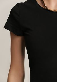 Renee - Czarny T-shirt Ariema. Kolor: czarny. Materiał: dzianina. Długość rękawa: krótki rękaw. Długość: krótkie. Wzór: gładki