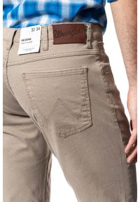 Wrangler - WRANGLER SPODNIE MĘSKIE ARIZONA DESERT TAUPE W12OSJ227 112126455