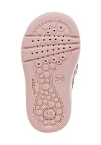 Geox buty dziecięce kolor różowy. Nosek buta: okrągły. Zapięcie: rzepy. Kolor: różowy. Materiał: skóra, guma