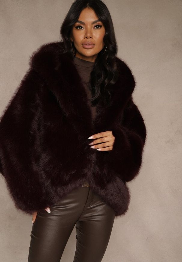 Renee - Bordowa Oversizowa Kurtka Futerko z Kapturem Uninamea. Typ kołnierza: kaptur. Kolor: czerwony. Materiał: futro