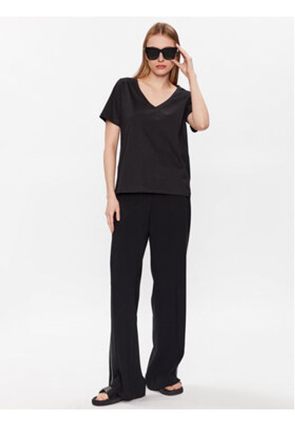 Calvin Klein T-Shirt K20K205338 Czarny Regular Fit. Kolor: czarny. Materiał: bawełna