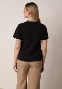 Born2be - Czarny T-shirt z Bawełny w Klasycznym Stylu z Apaszką Bluestel. Okazja: do pracy, na co dzień, na spotkanie biznesowe. Kolor: czarny. Materiał: bawełna. Długość: długie. Styl: klasyczny #6