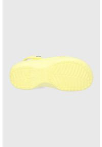 Crocs Klapki damskie na platformie. Nosek buta: okrągły. Kolor: żółty. Materiał: guma. Obcas: na platformie #4
