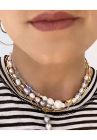 BONK IBIZA - Koralikowy naszyjnik z perłami Cara. Materiał: pozłacane, metalowe. Kolor: biały. Kamień szlachetny: perła