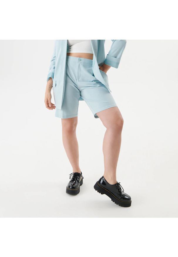 Sinsay - Szorty eleganckie - Turkusowy. Kolor: turkusowy. Styl: elegancki