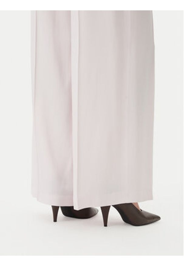 BOSS Kombinezon 50558299 Różowy Regular Fit. Kolor: różowy. Materiał: acetat