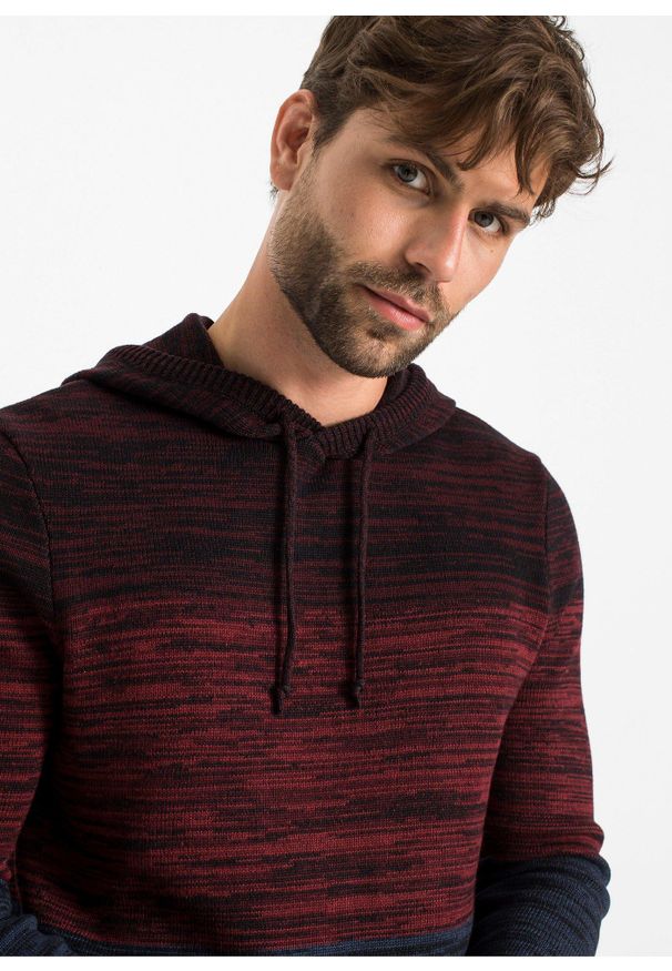 bonprix - Sweter z cienkiej dzianiny z kapturem z miękkiej mieszanki bawełny. Typ kołnierza: kaptur. Kolor: czerwony. Materiał: dzianina, bawełna. Wzór: melanż