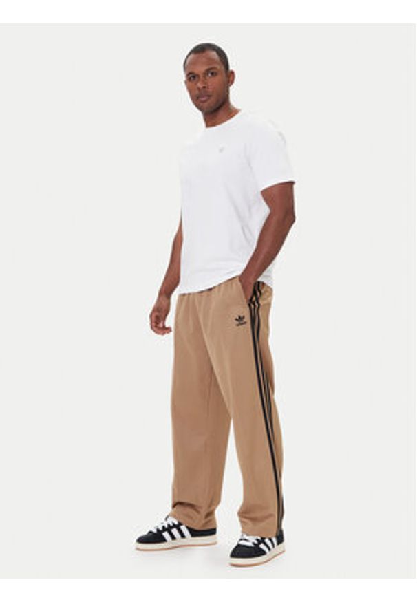 Adidas - adidas Spodnie dresowe adicolor Firebird JY1419 Beżowy Baggy Fit. Kolor: beżowy. Materiał: bawełna, syntetyk