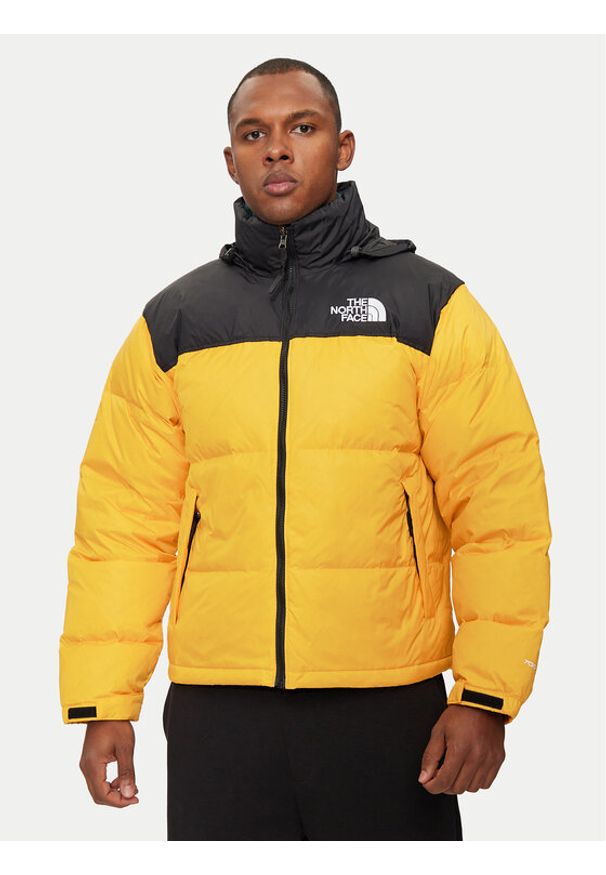 The North Face Kurtka puchowa 1996 Retro Nuptse NF0A3C8D Żółty Regular Fit. Kolor: żółty. Materiał: syntetyk. Styl: retro