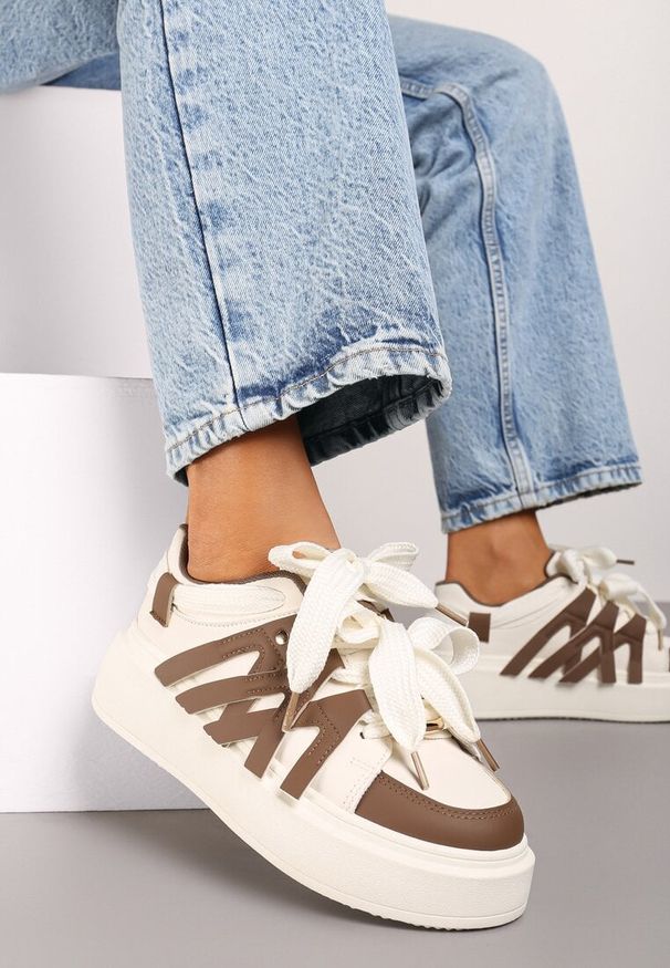 Born2be - Brązowe Sneakersy na Grubej Podeszwie z Ozdobnymi Paskami Leristhra. Okazja: na co dzień. Zapięcie: pasek. Kolor: brązowy. Wzór: paski